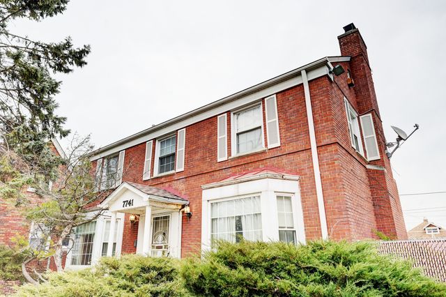 7741 S Paxton Avenue, Chicago, IL 60649