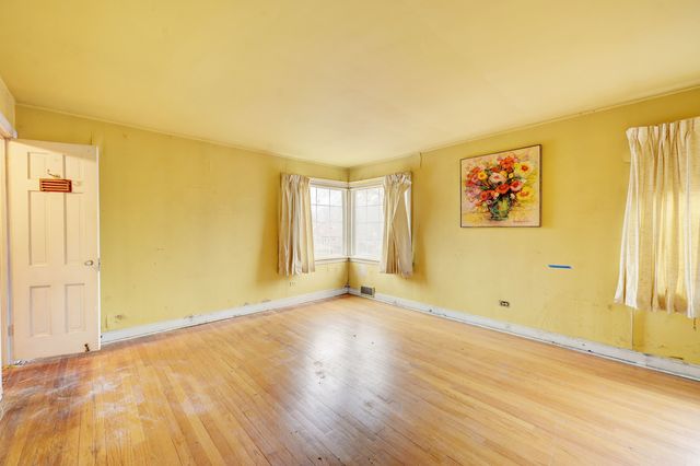 7741 S Paxton Avenue, Chicago, IL 60649