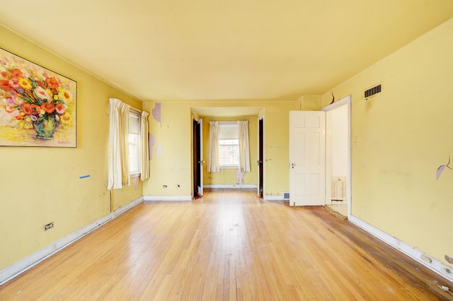 7741 S Paxton Avenue, Chicago, IL 60649