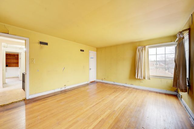 7741 S Paxton Avenue, Chicago, IL 60649