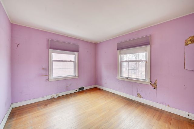 7741 S Paxton Avenue, Chicago, IL 60649