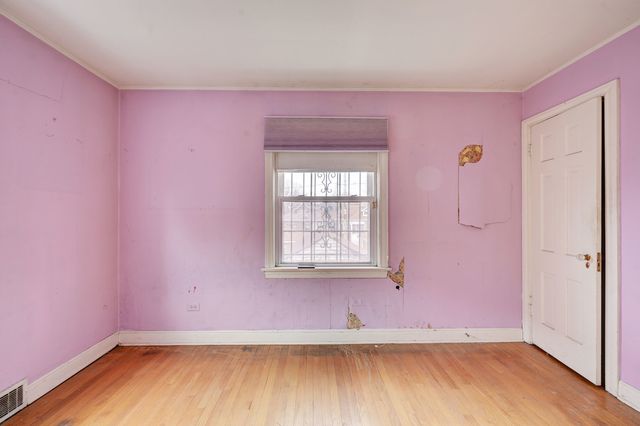 7741 S Paxton Avenue, Chicago, IL 60649