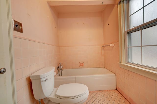 7741 S Paxton Avenue, Chicago, IL 60649