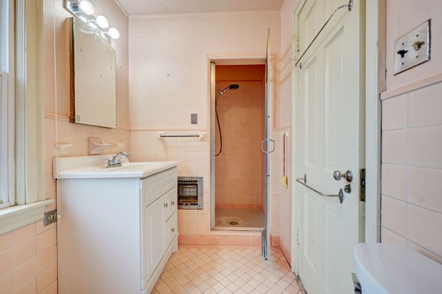 7741 S Paxton Avenue, Chicago, IL 60649