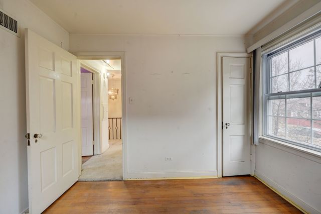 7741 S Paxton Avenue, Chicago, IL 60649