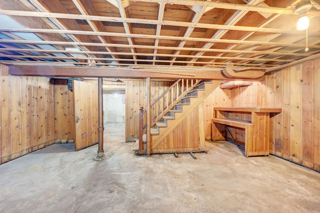 7741 S Paxton Avenue, Chicago, IL 60649