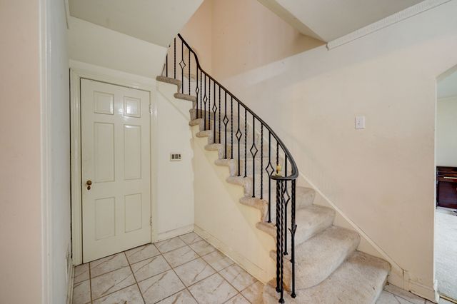 7741 S Paxton Avenue, Chicago, IL 60649