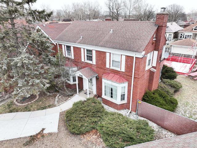 7741 S Paxton Avenue, Chicago, IL 60649