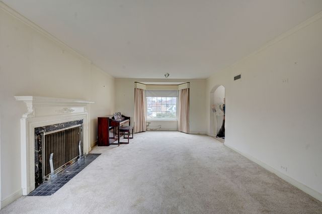 7741 S Paxton Avenue, Chicago, IL 60649