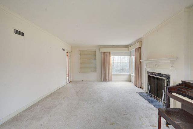 7741 S Paxton Avenue, Chicago, IL 60649