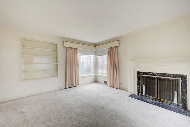 7741 S Paxton Avenue, Chicago, IL 60649