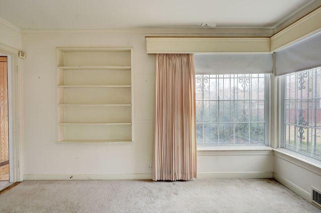 7741 S Paxton Avenue, Chicago, IL 60649