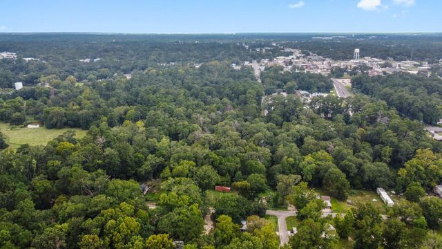702 E Church Street, Livingston, TX 77351