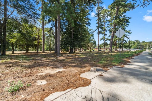 702 E Church Street, Livingston, TX 77351