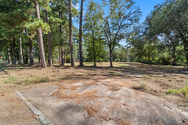 702 E Church Street, Livingston, TX 77351