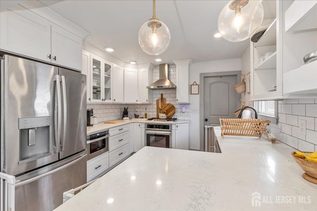 93 Inwood Avenue, Colonia, NJ 07067