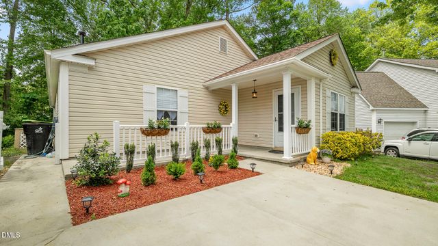 402 Happy Days Court, Apex, NC 27502
