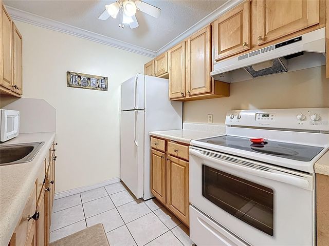 8425 112TH STREET 104, Seminole, FL 33772