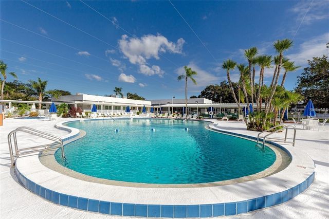 8425 112TH STREET 104, Seminole, FL 33772