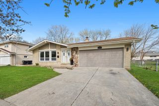 16465 Woodlawn East Avenue, South Holland, IL 60473