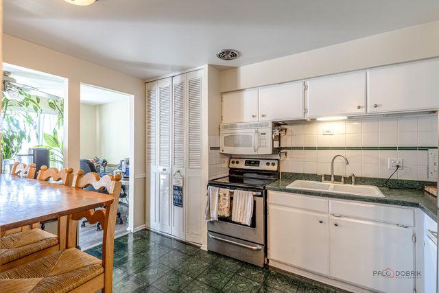 2407 E Brandenberry Court 2K, Arlington Heights, IL 60004