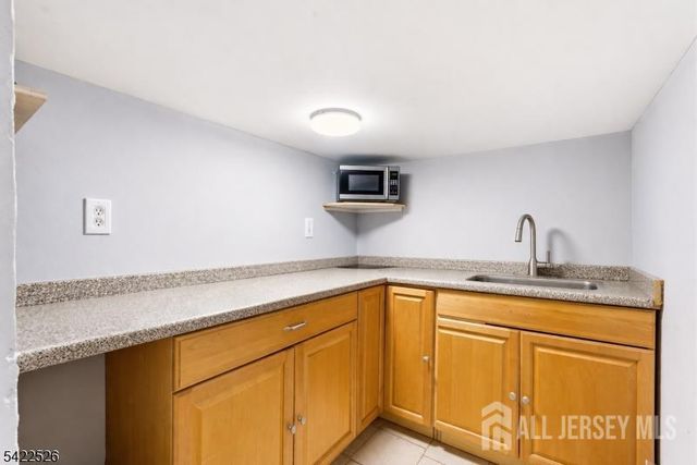 140 Grove Avenue, Woodbridge Proper, NJ 07095