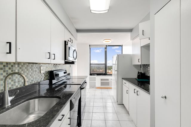 3925 Triumvera Drive 12E, Glenview, IL 60025