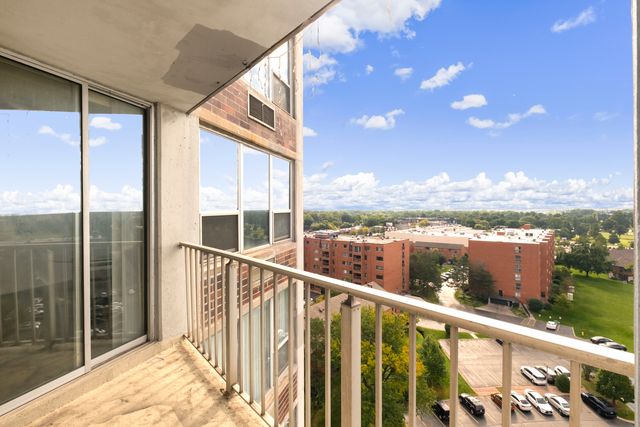 3925 Triumvera Drive 12E, Glenview, IL 60025