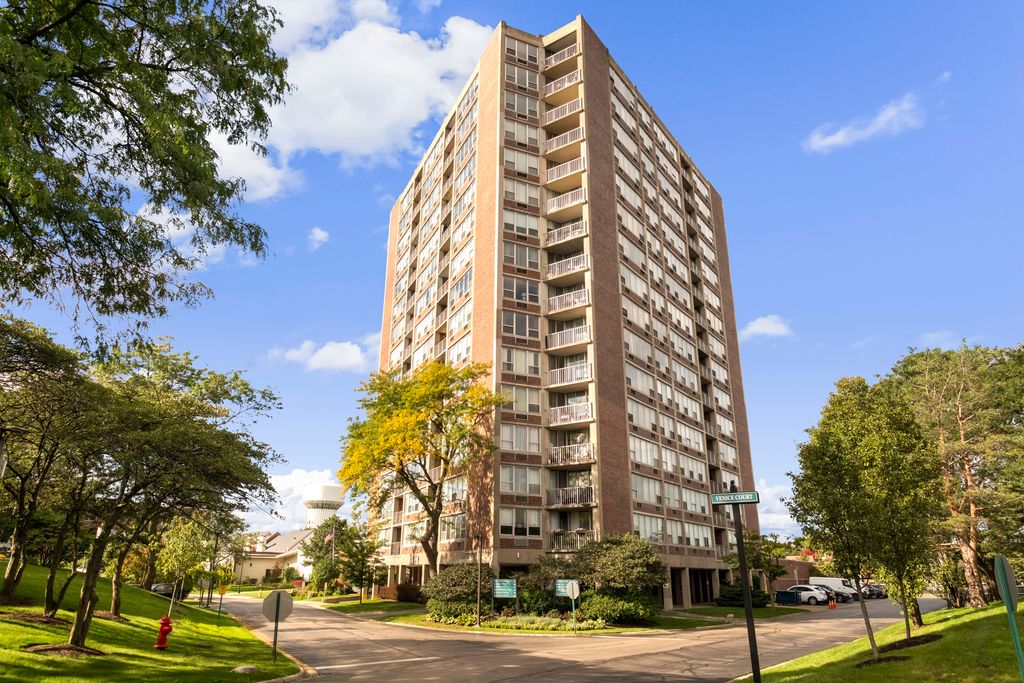 3925 Triumvera Drive 12E, Glenview, IL 60025