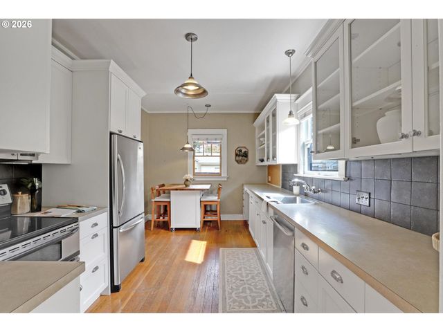 6014 Ne MALLORY Ave, Portland, OR 97211
