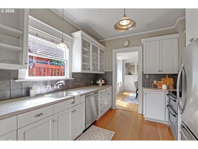 6014 Ne MALLORY Ave, Portland, OR 97211
