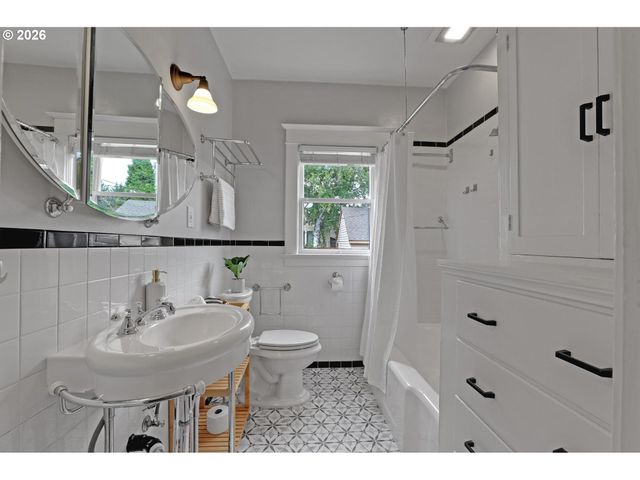 6014 Ne MALLORY Ave, Portland, OR 97211