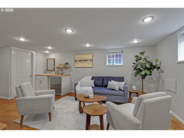 6014 Ne MALLORY Ave, Portland, OR 97211
