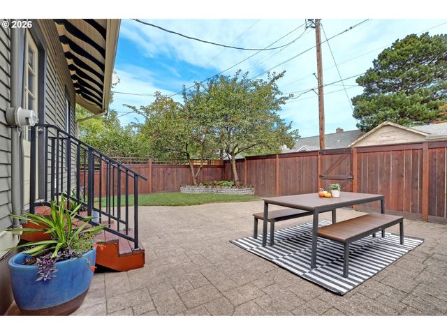 6014 Ne MALLORY Ave, Portland, OR 97211