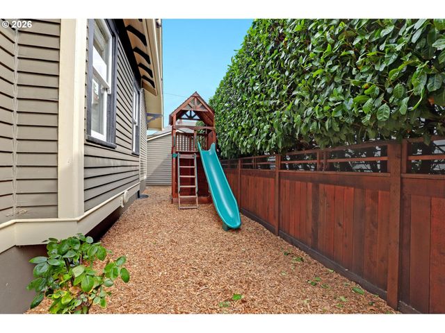 6014 Ne MALLORY Ave, Portland, OR 97211