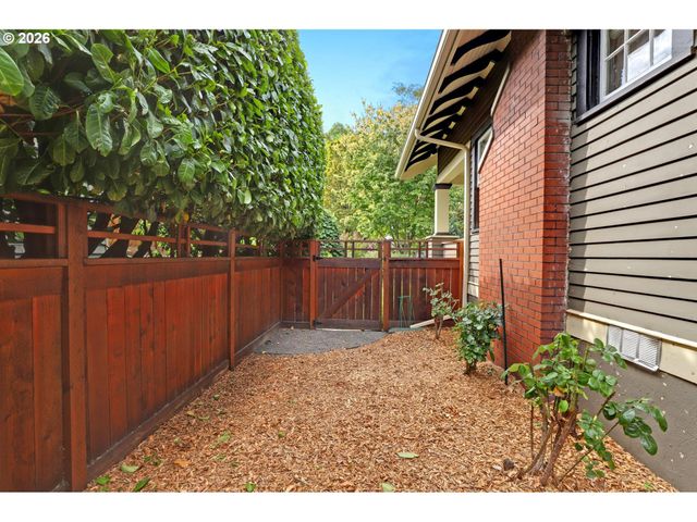 6014 Ne MALLORY Ave, Portland, OR 97211