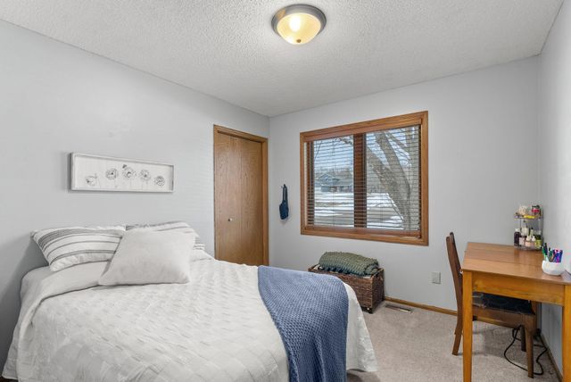 33584 Washington Street NE, Cambridge, MN 55008