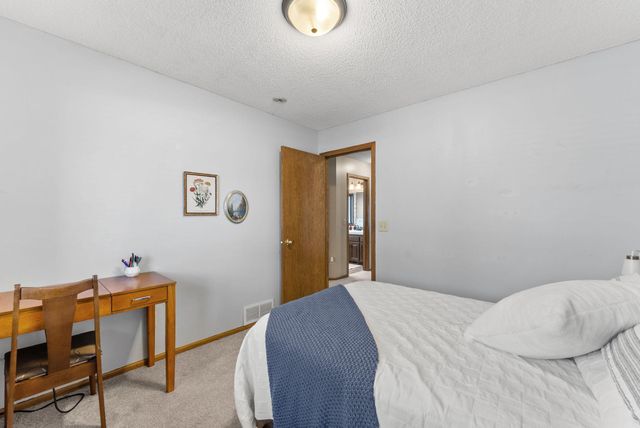 33584 Washington Street NE, Cambridge, MN 55008