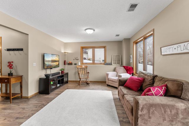 33584 Washington Street NE, Cambridge, MN 55008