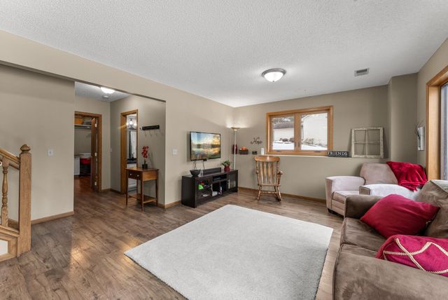 33584 Washington Street NE, Cambridge, MN 55008