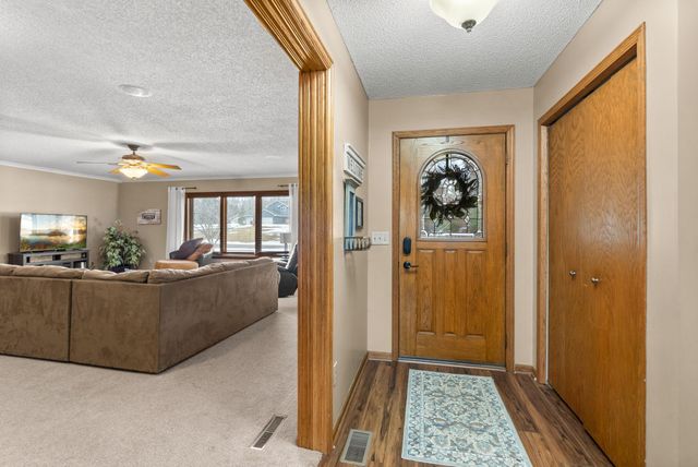 33584 Washington Street NE, Cambridge, MN 55008