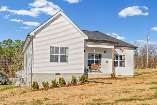 1211 N Charlotte St, Dickson, TN 37055