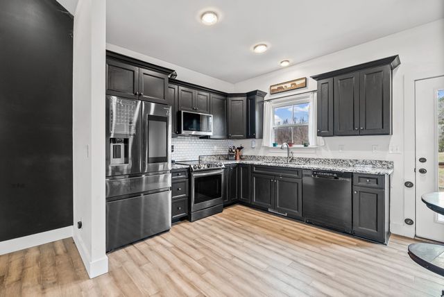 1211 N Charlotte St, Dickson, TN 37055