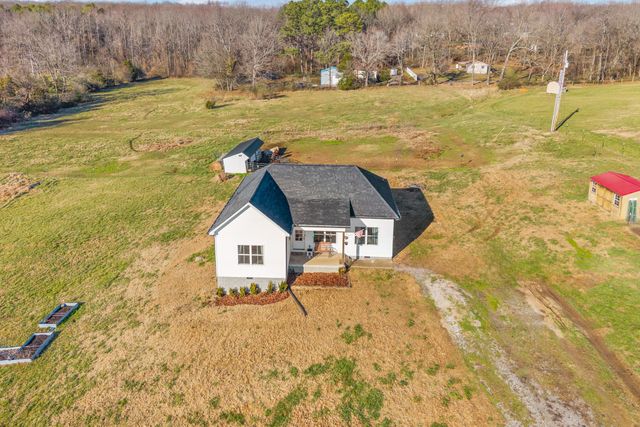 1211 N Charlotte St, Dickson, TN 37055