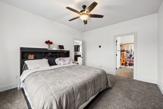 1211 N Charlotte St, Dickson, TN 37055