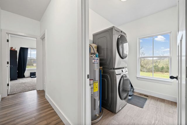 1211 N Charlotte St, Dickson, TN 37055