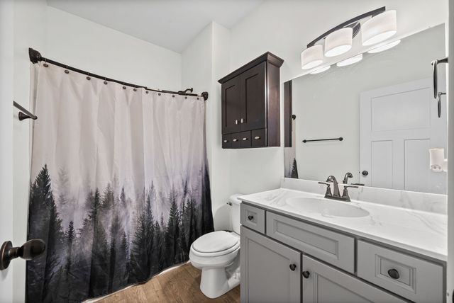 1211 N Charlotte St, Dickson, TN 37055