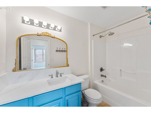 16415 Se PYRITE St, Damascus, OR 97089