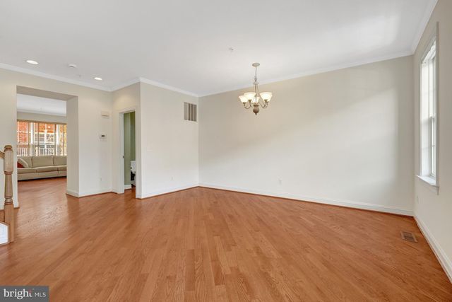 120 FORTNIGHTLY BLVD, Herndon, VA 20170