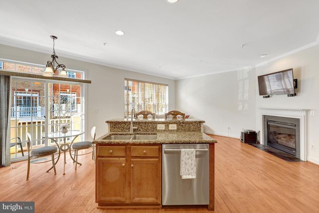 120 FORTNIGHTLY BLVD, Herndon, VA 20170